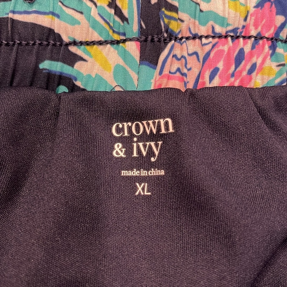 Crown & Ivy Tropical Athletic Shorts - Picture 4 of 5